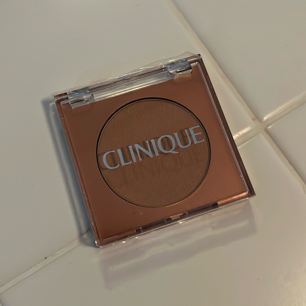 Clinique bronzer in ‘sunkissed’